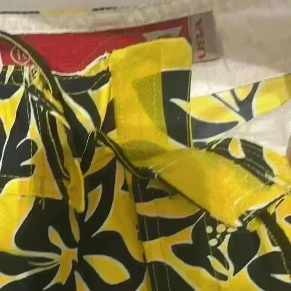 Guess vintage floral print swim trunk shorts mens size 34 color yellow black - Picture 6 of 9